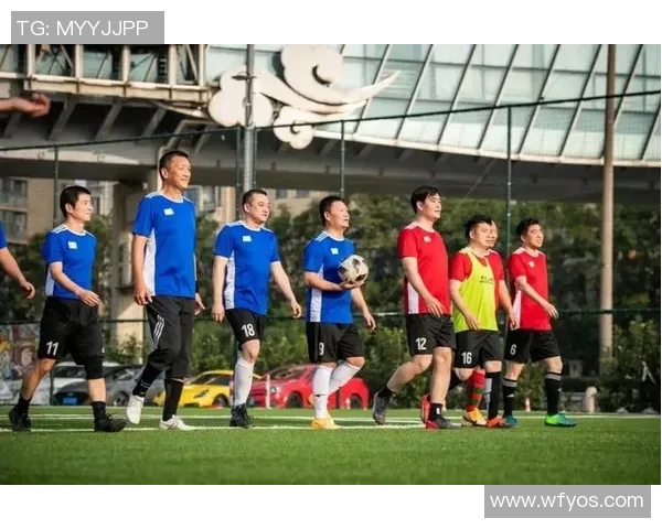 足球明星与少年们的激情对决精彩瞬间尽在此图集 足球明星与少年们的激情对决精彩瞬间尽在此图集